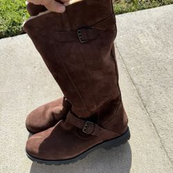 Brand New Women’s Ugg Tall Warm Boots Brand new women’s UGG tall warm Rider  boots