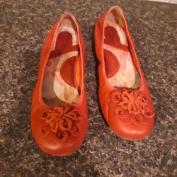 BORN CORAL RED LEATHER BALLETS SHOES, BARELY USED, SIZE 6.5