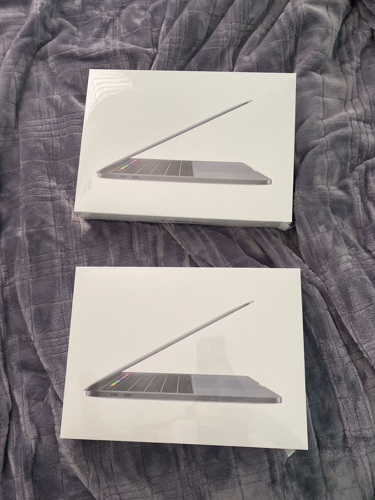 MacBook Pro w/ Touch Bar (late 2019) NEW