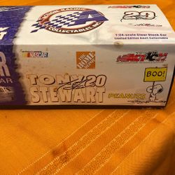 #20 Tony Stewart Home Depot In Search of the Great Pumpkin 2002 Grand Prix 1:24 Nascar
