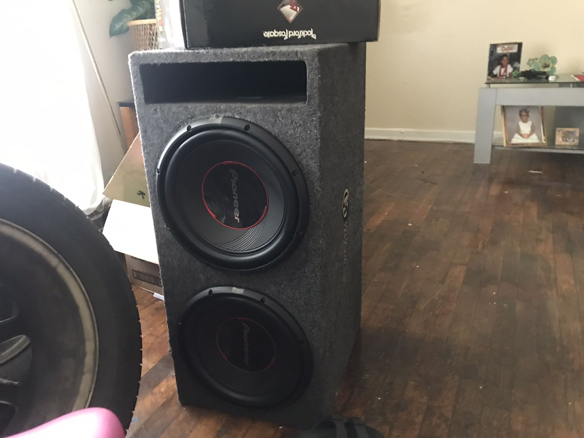 Pioneer 12 in Subwoofers And A 900watt Jenson Amplifier