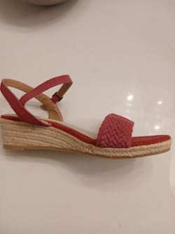 BRAND NEW  Land's End Fuchsia Suede Sandals