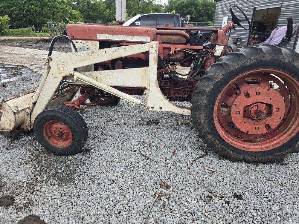 International Harvester Farmall 460D