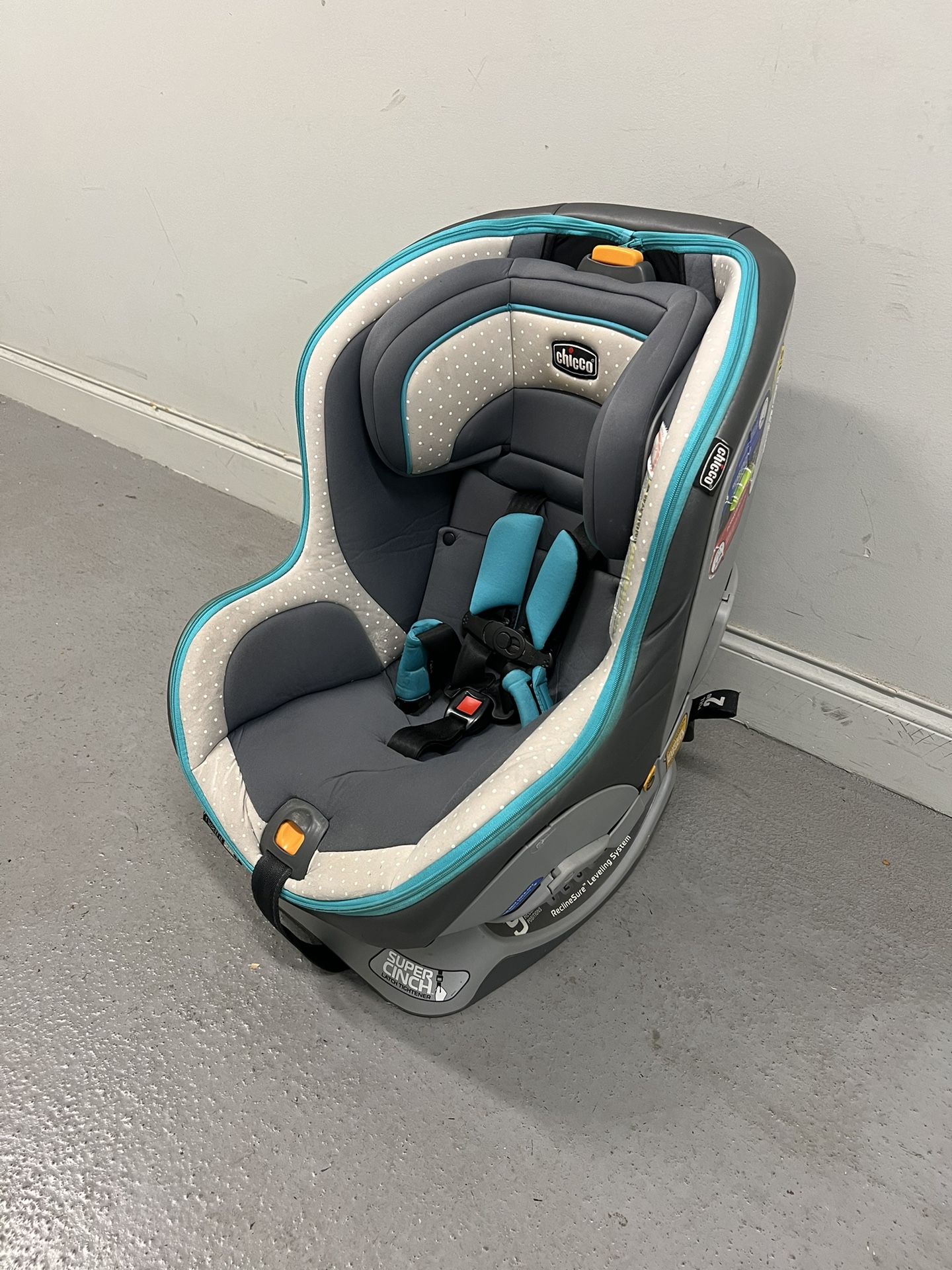 CHICCO NextFit ZIP 2 Convertible Car Seat (Good condition) PICK UP IN CORNELIUS