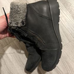 Women’s Boots Size 7