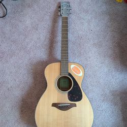 Like New Acoustic Yamaha Guitar 