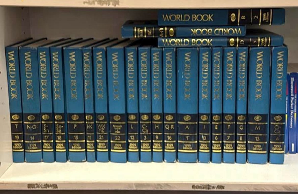 World Book Encyclopedia 1999 Complete Set 22 Volumes Vintage