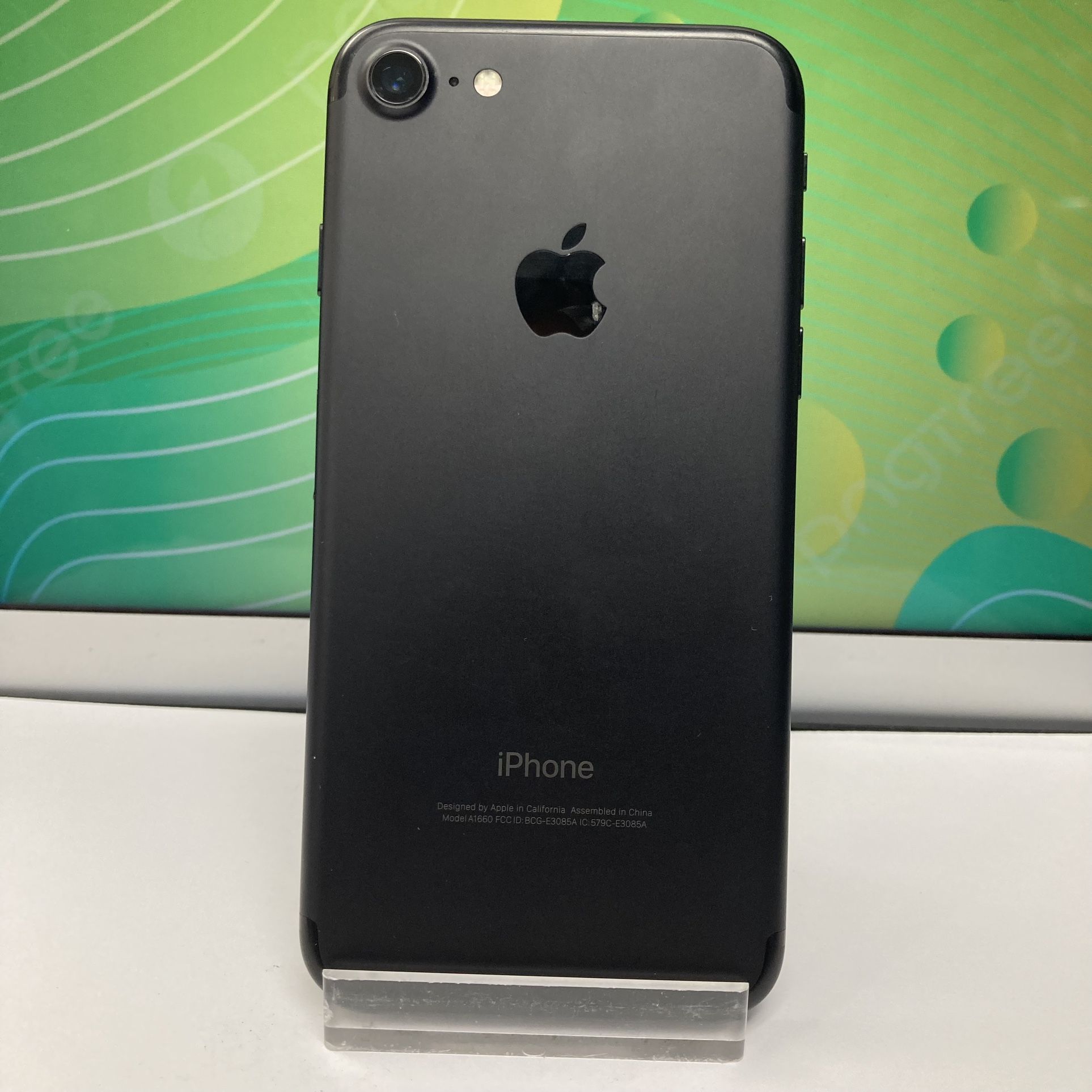 Factory Unlocked Iphone 7 32 gb comes with store warranty
