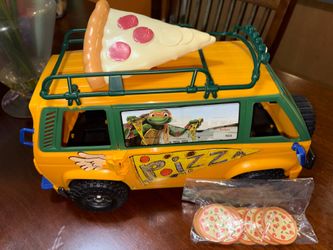 Teenage Mutant Ninja Turtles - Mutant Mayhem Pizza fire Delivery van Toy.