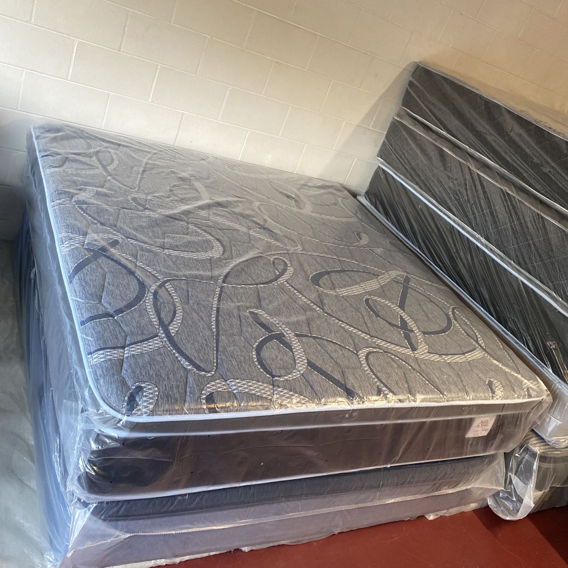 King Size Mattress Pillow Top 14” Inches Excellent Comfort Also Available: Twin Full And Queen New From Factory With Its Plastic Same Day Delivery