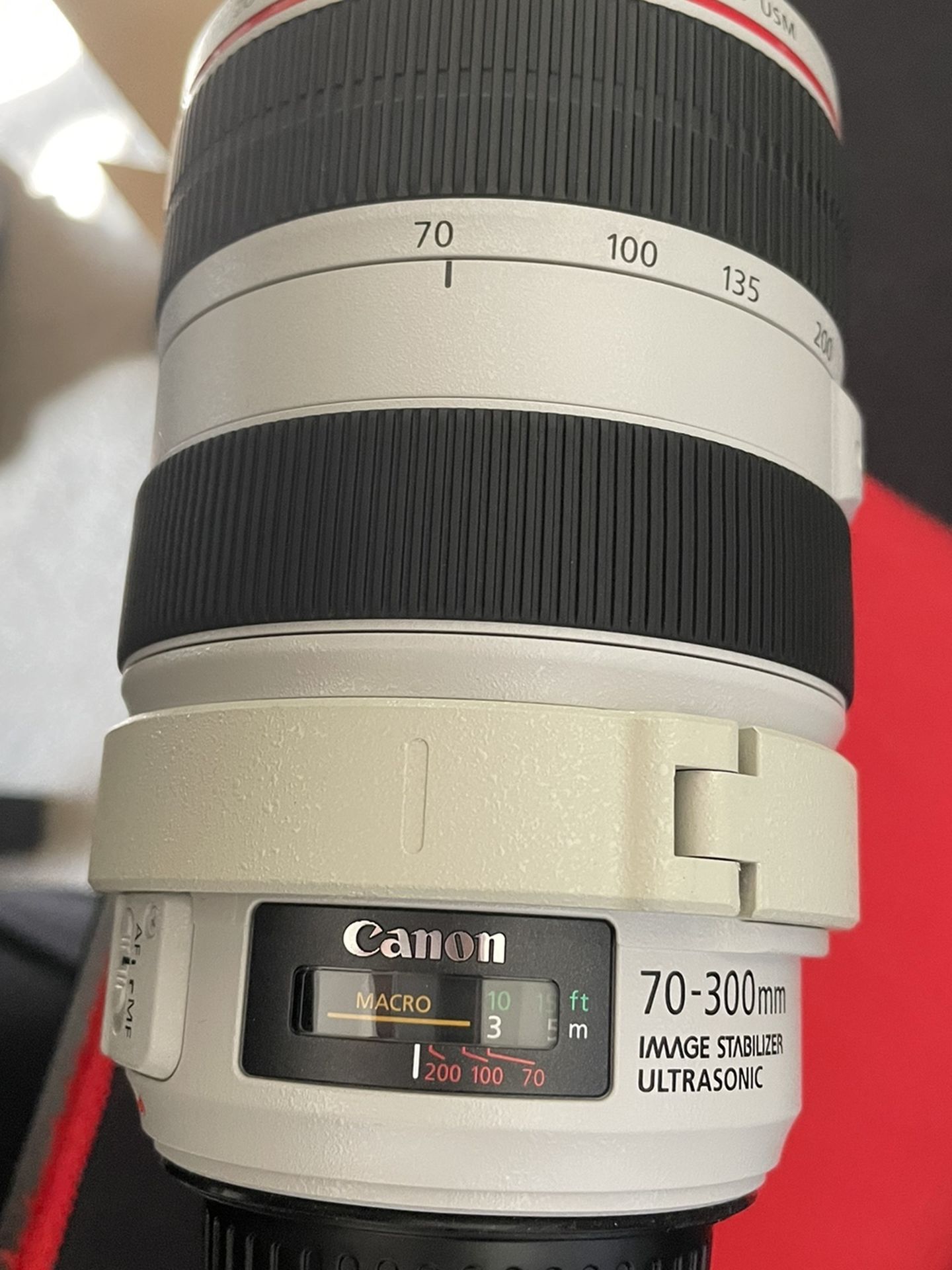 CANON 70 300mm f4-5.6 L Telephoto Lens BRAND NEW