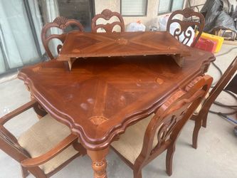 Dining room table with 6 chairs