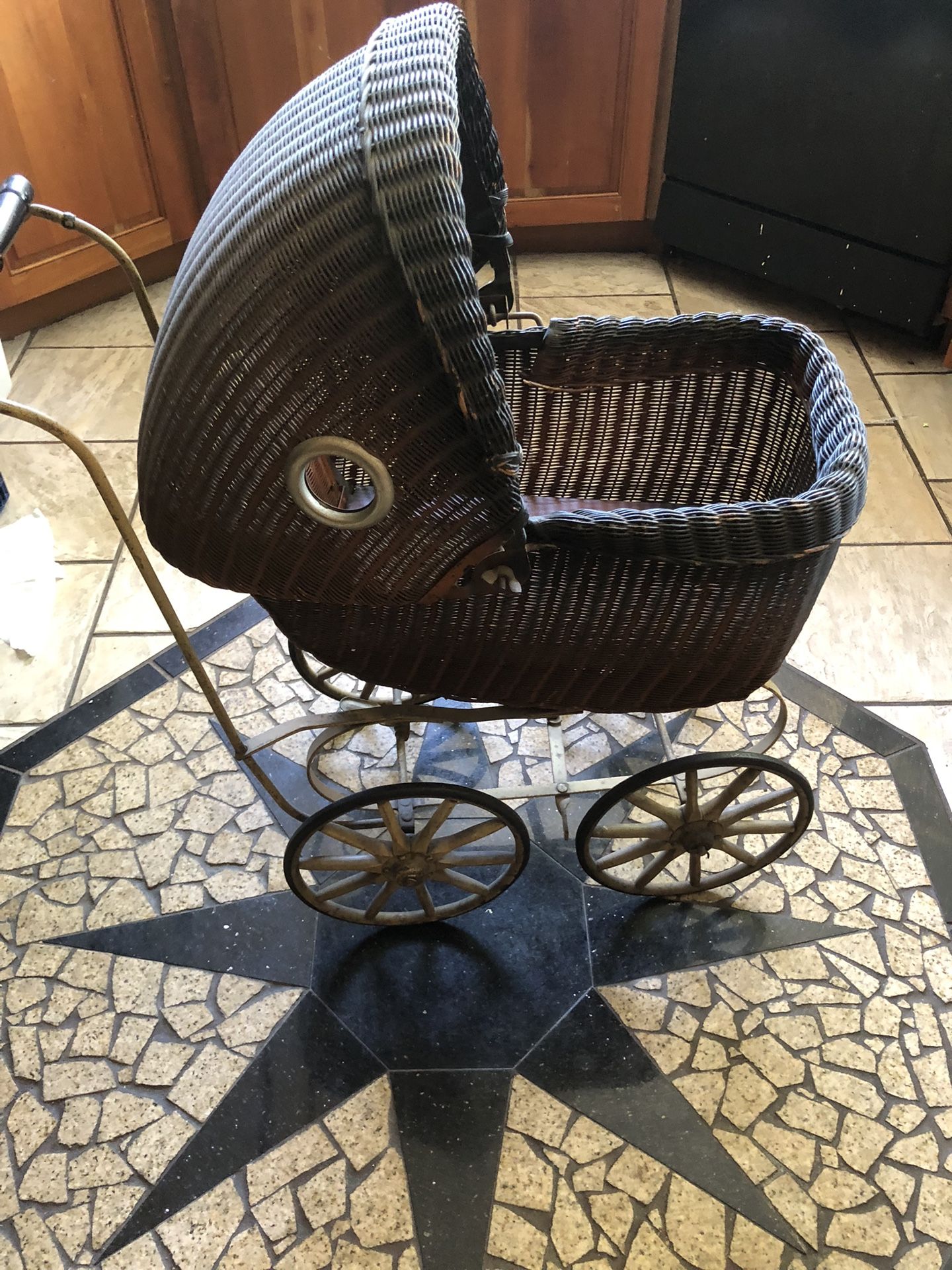 Antique Wicker Baby Doll Buggy Carriage 