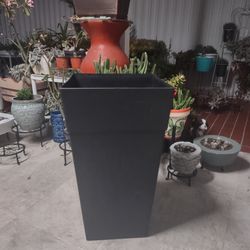 Bloem 25-inch tall flower pot, black, new