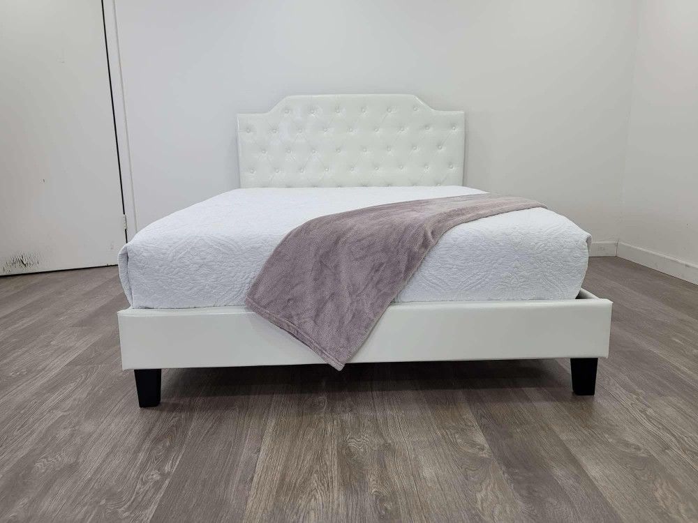 Brand New Queen Bed Frame with Mattress / Cama Queen con Colchón Nuevo a Estrenar... FAST DELIVERY 🚚