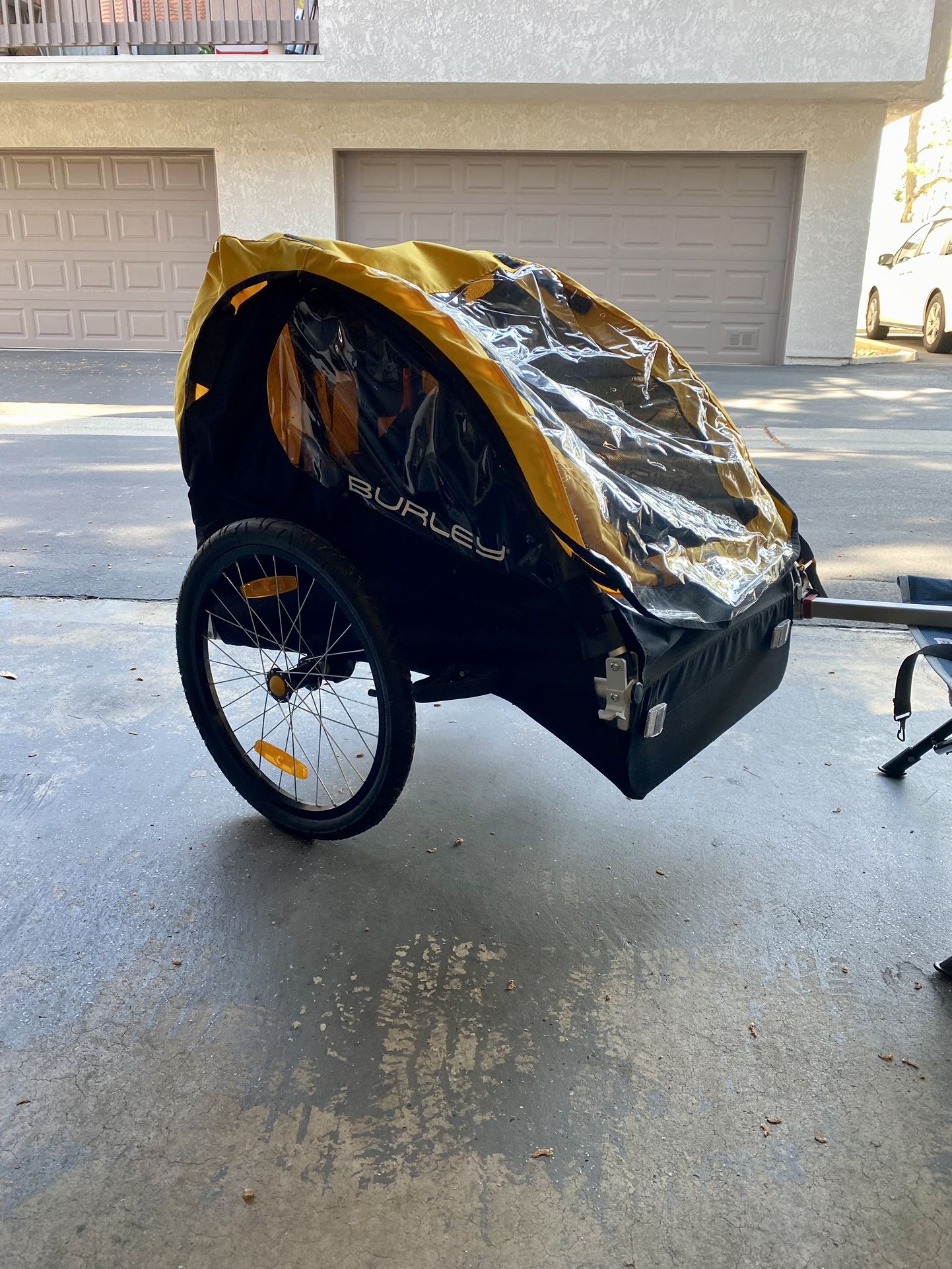 Burley bee Bike Trailer for 2 toddlers (2 Seats) 