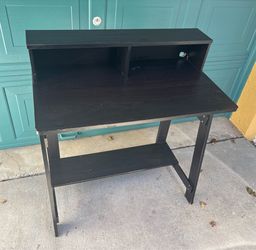 Small desk hallway organizer