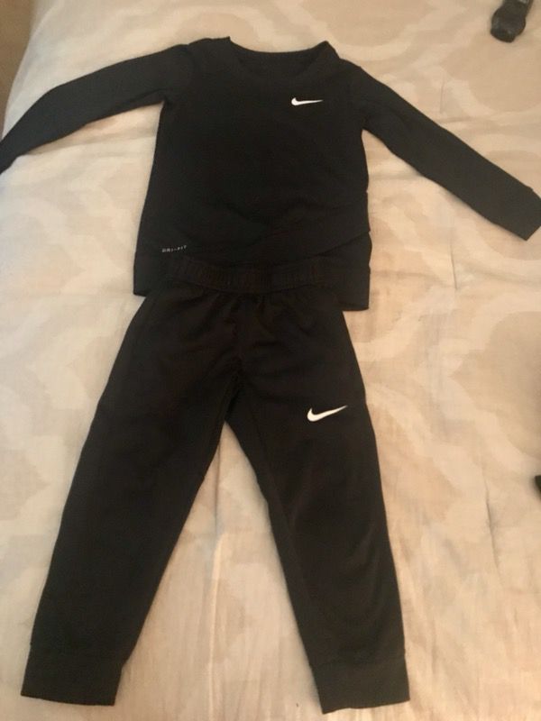 Kid’s Nike Dri Fit Sweatsuit size 4-5yrs