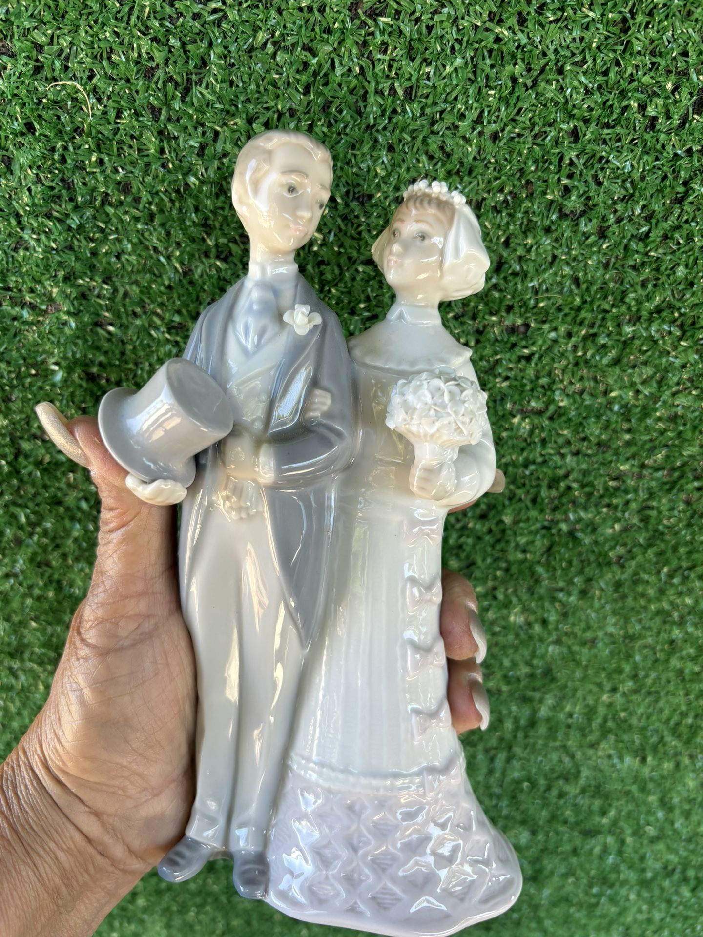 RETIRED LLADRO BRIDE AND GROOM FIGURINE