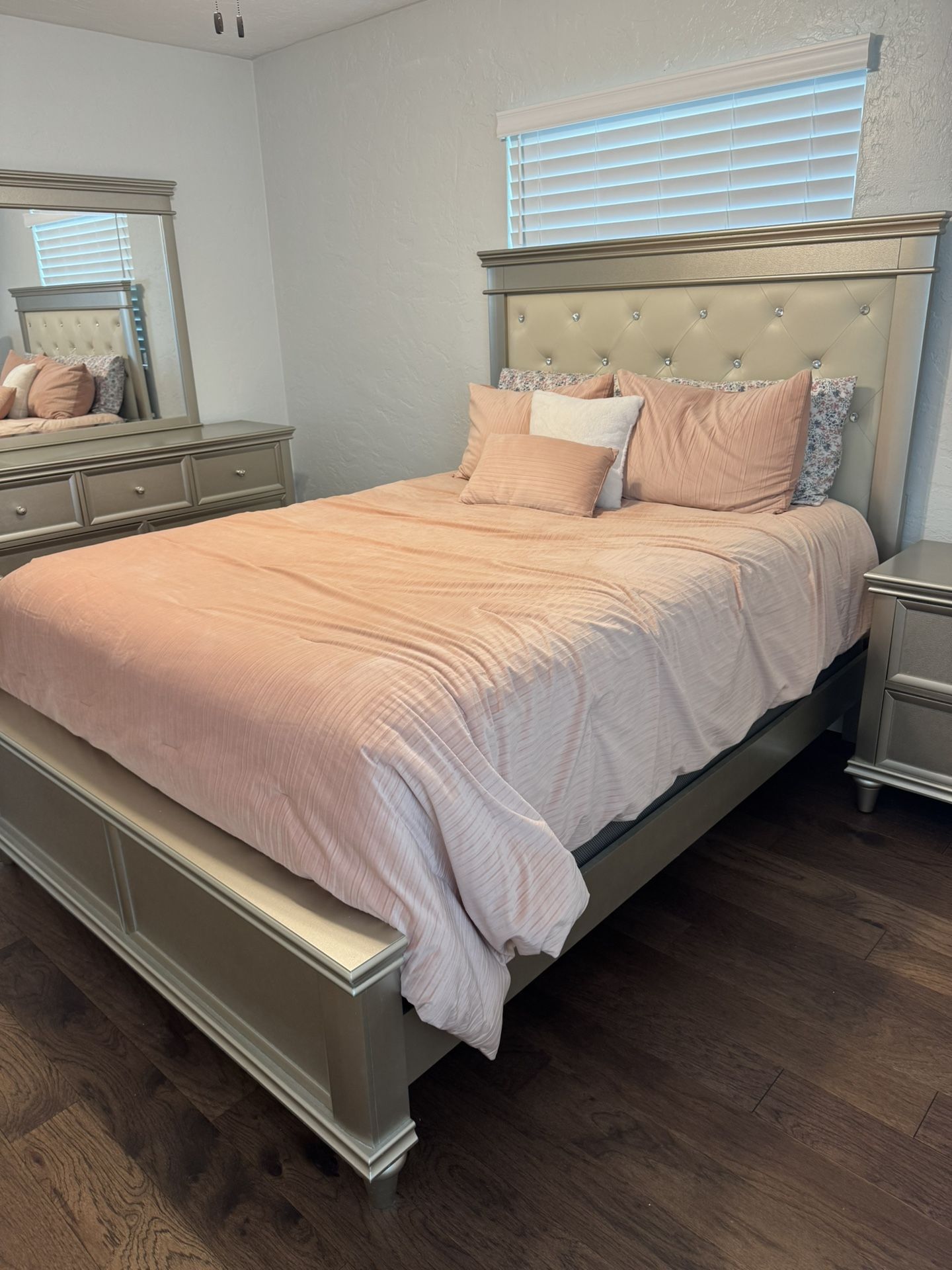 Queen Bedroom Set