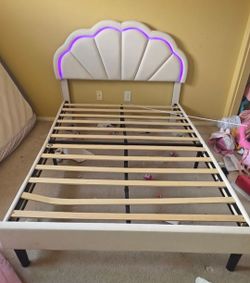 Ful size bed frame