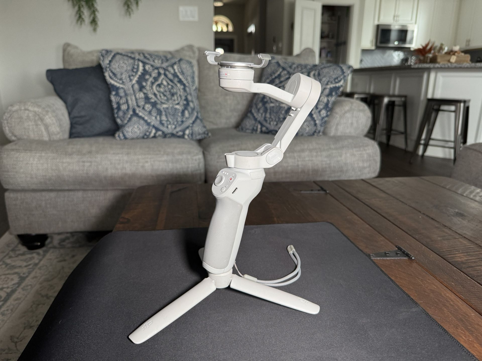 DJI OM 4 Handheld Smartphone Gimbal Stabilizer – Good Condition!