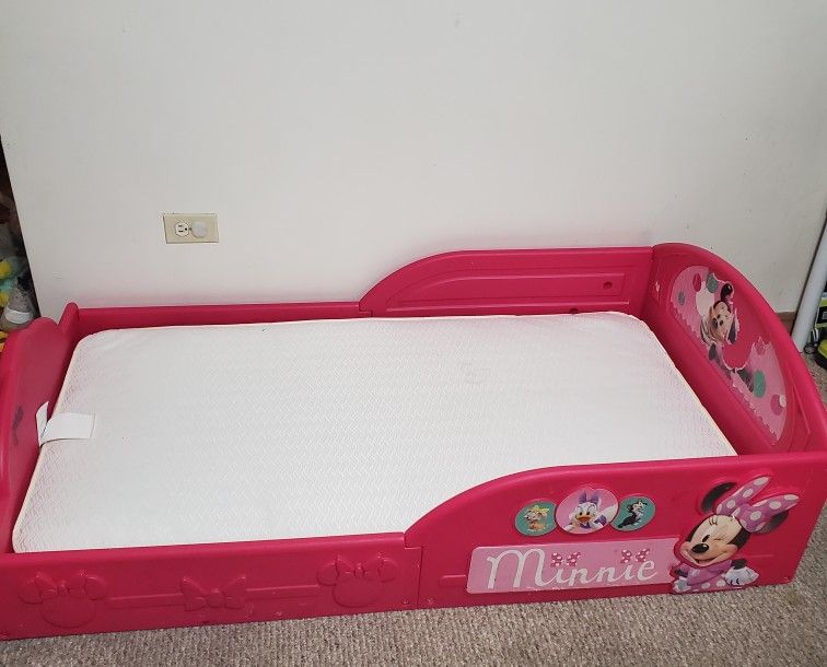 Minnie Mouse Toddler Bed