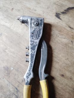 Celus blind rivet gun