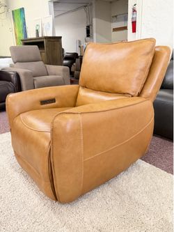 Zero gravity leather recliner • DERBAN •