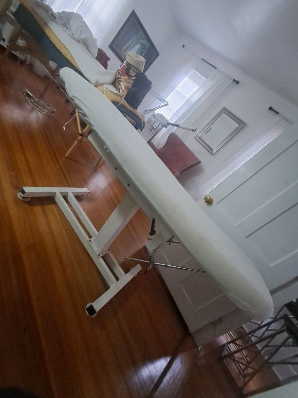Massage/facial Table