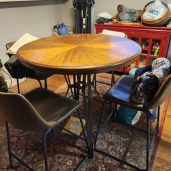Dining Table & 4 Chairs