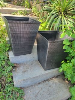 Flower pots and planters