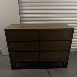 Home Meridian Weston 6-Drawer Dresser 