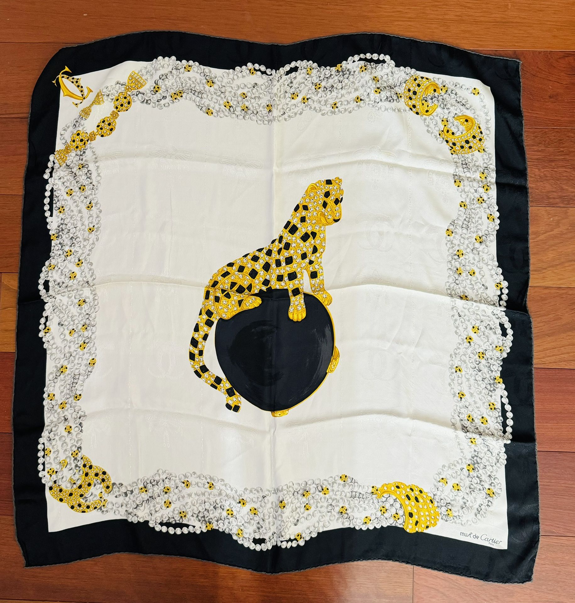 💯 Authentic Gold Panther Silk Scarf