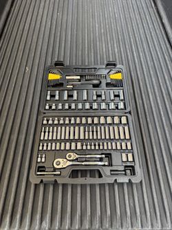 NEW Stanley 3/8 in. & 1/4 in. Drive Socket Set w/Ratchets (123-Piece)