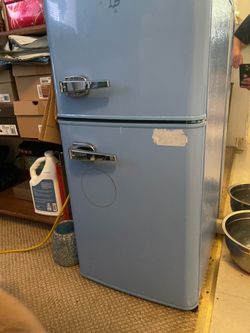 Vintage looking small refrigerator