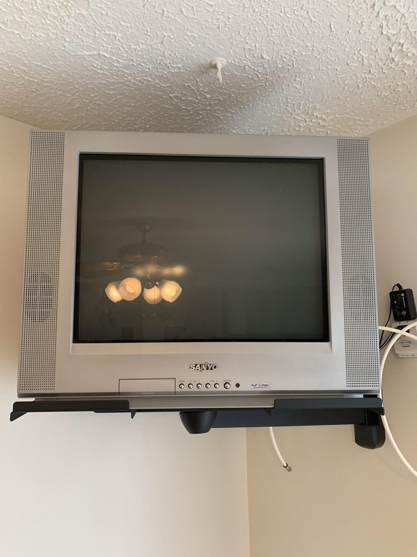 Sanyo TV & wall mount