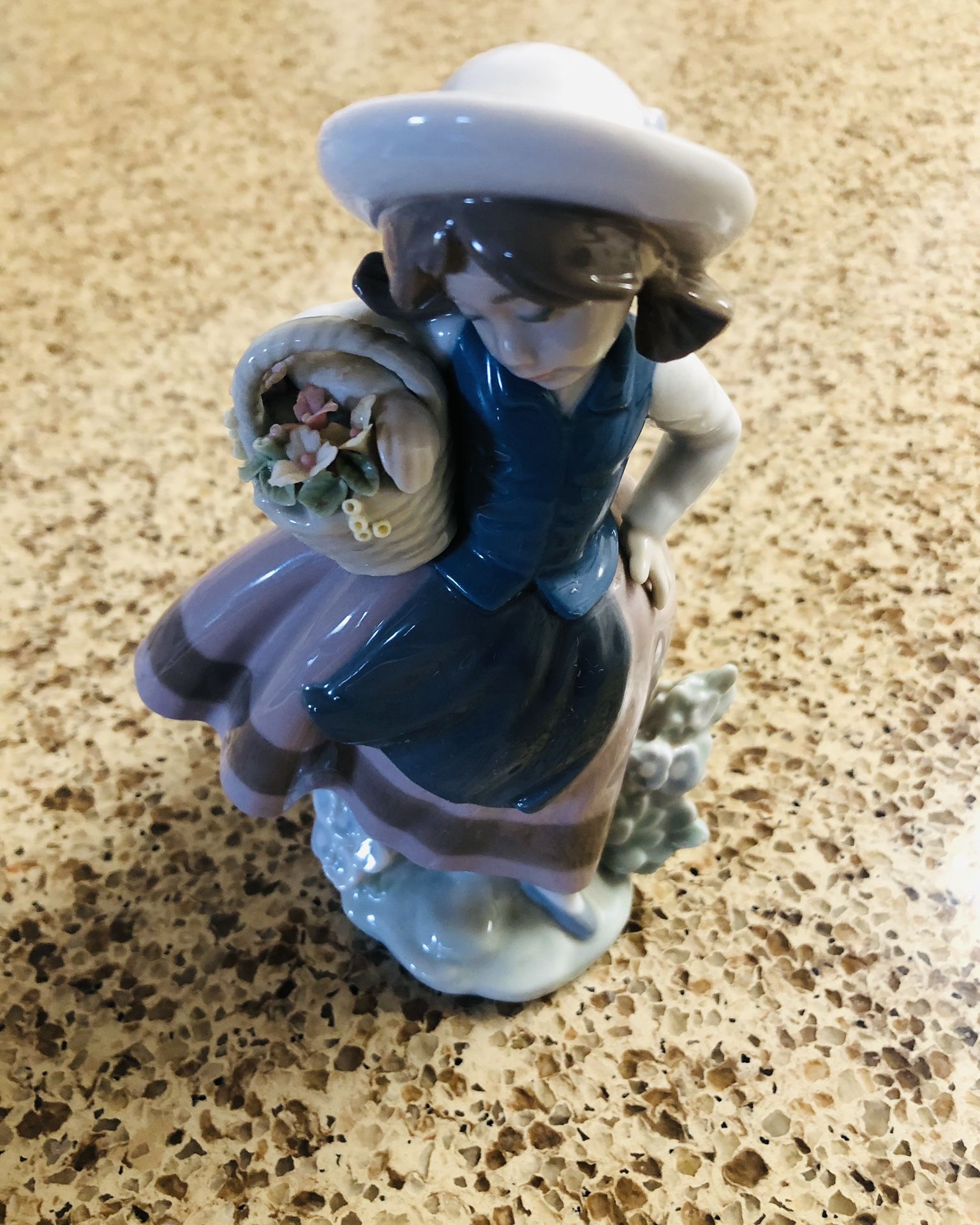 Vintage Lladro "Sweet Scent" Porcelain Figurine 5221