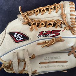 Louisville Slugger Fielders Mitt Glove. 11.5”.