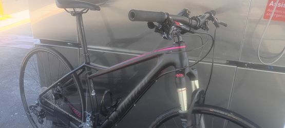 Specialized full carbon mtb 29 ". $1000