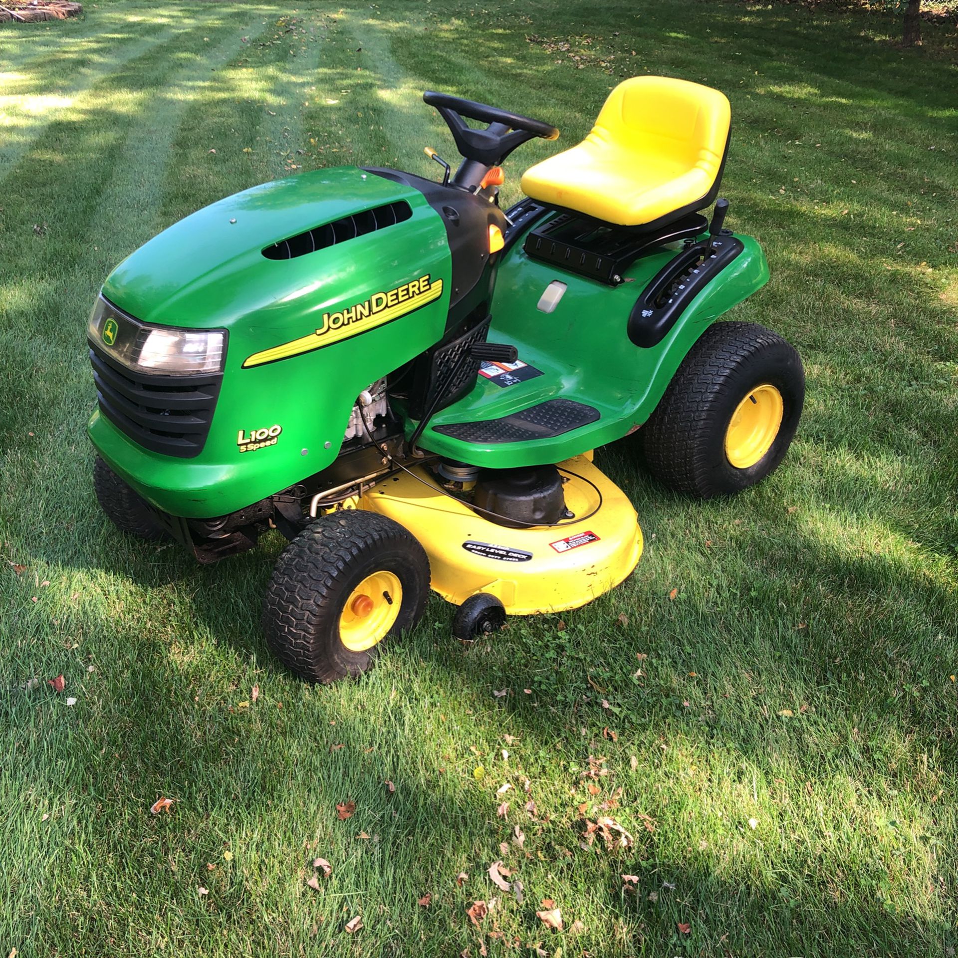 John Deere Lawnmower, Tractor Five Speed L 100 Brand New Motor Brand New Seat And Brand New Battery