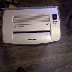 Fellowes Paper Shreader