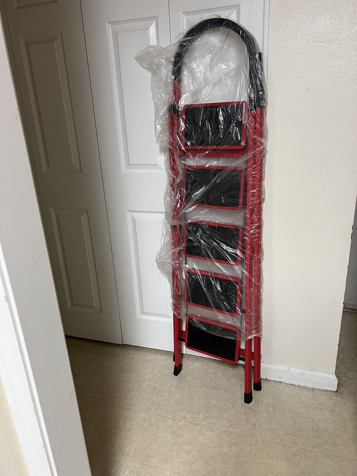 Heavy Duty 5 Step Folding Ladder