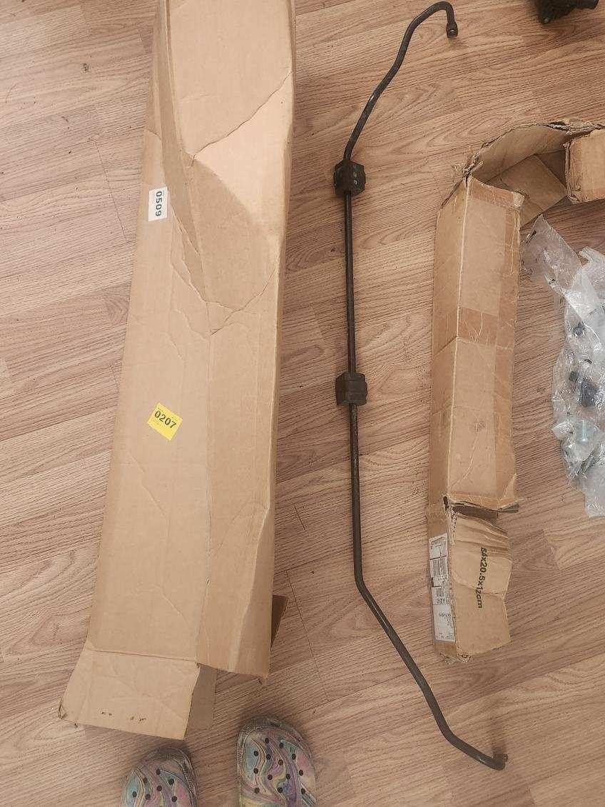 328i BMW 2007 Front Tie Rods. Sway Bar. Ect.