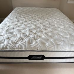 Beautyrest Queen Size Hybrid Mattress Very Clean and Good Condition