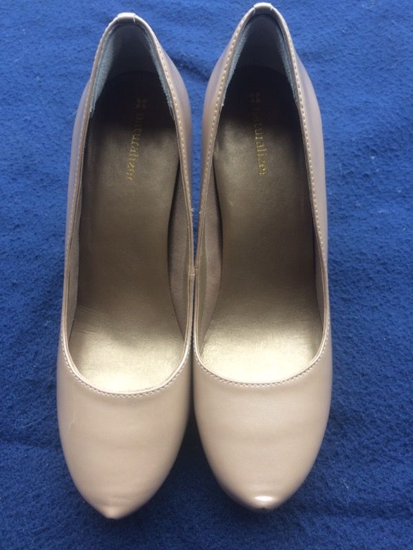 Size 8.5 Naturalizer shoes