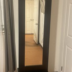 $200 Dlls  4 Piece Bedroom Set