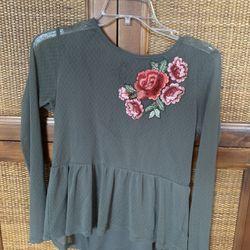 BCX Khaki olive green XS TOP BLOUSE, embroidered flower. Semi-sheer with cami
