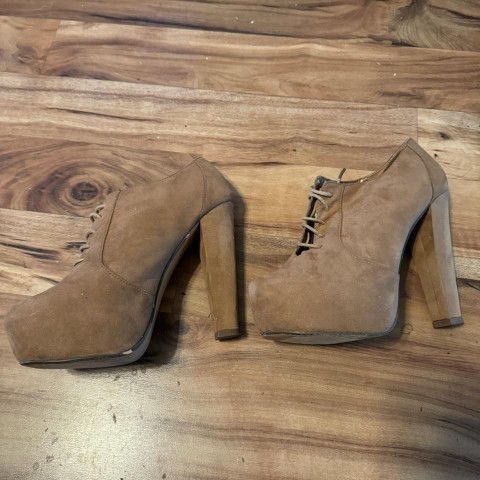 Forever 21. Suede High Heeled shoes  $15