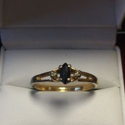 Ring 💍 1 Black Stone And 2 White Stones 💎 Not Gold Size 9.5